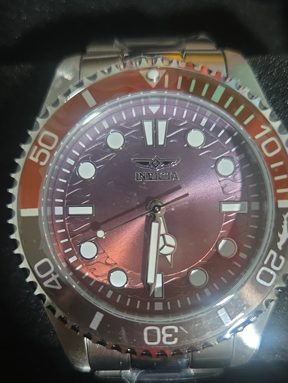 Invicta Pro Diver Kromatyk Wine Red Sunray Dial Watch
